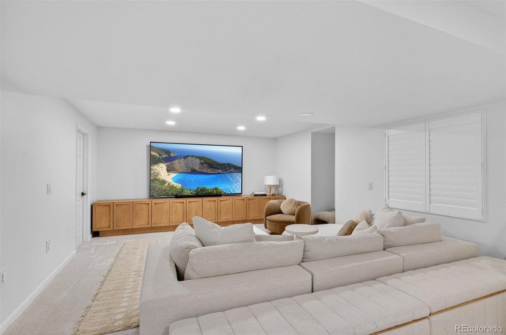 Image 34 of property listing at 2 Holly Oak, Littleton, CO 80127