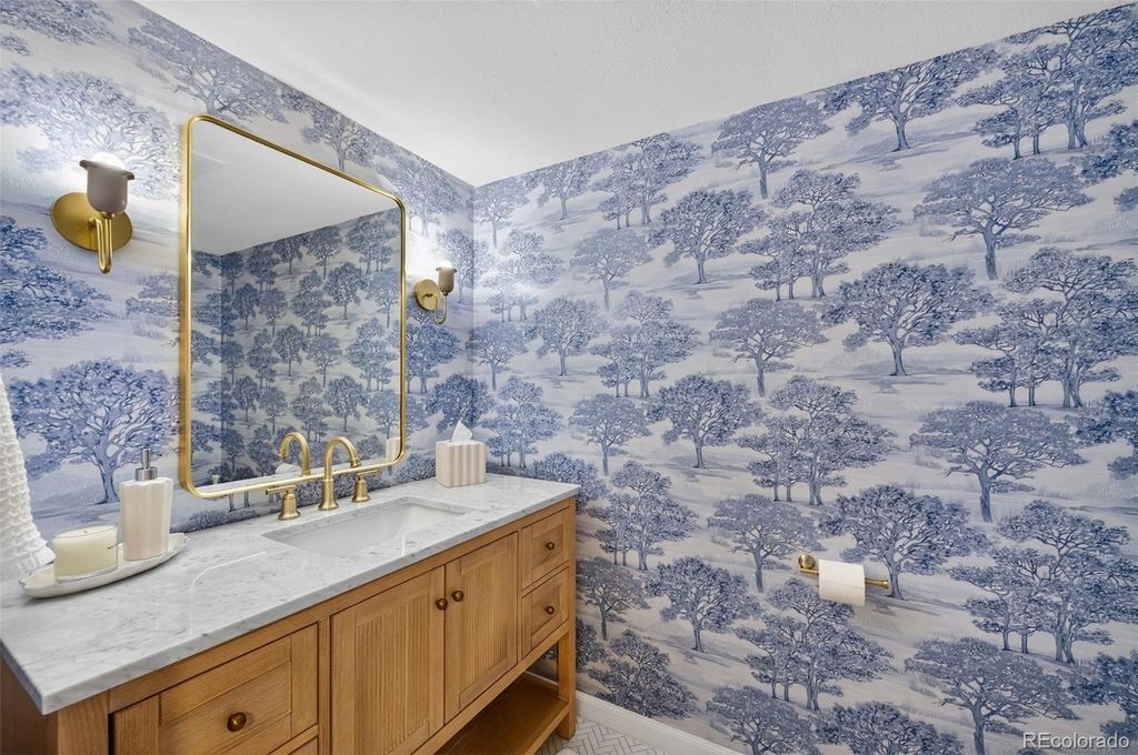 Image 36 of property listing at 2 Holly Oak, Littleton, CO 80127