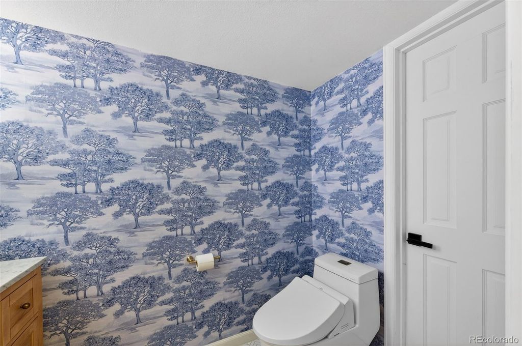 Image 37 of property listing at 2 Holly Oak, Littleton, CO 80127