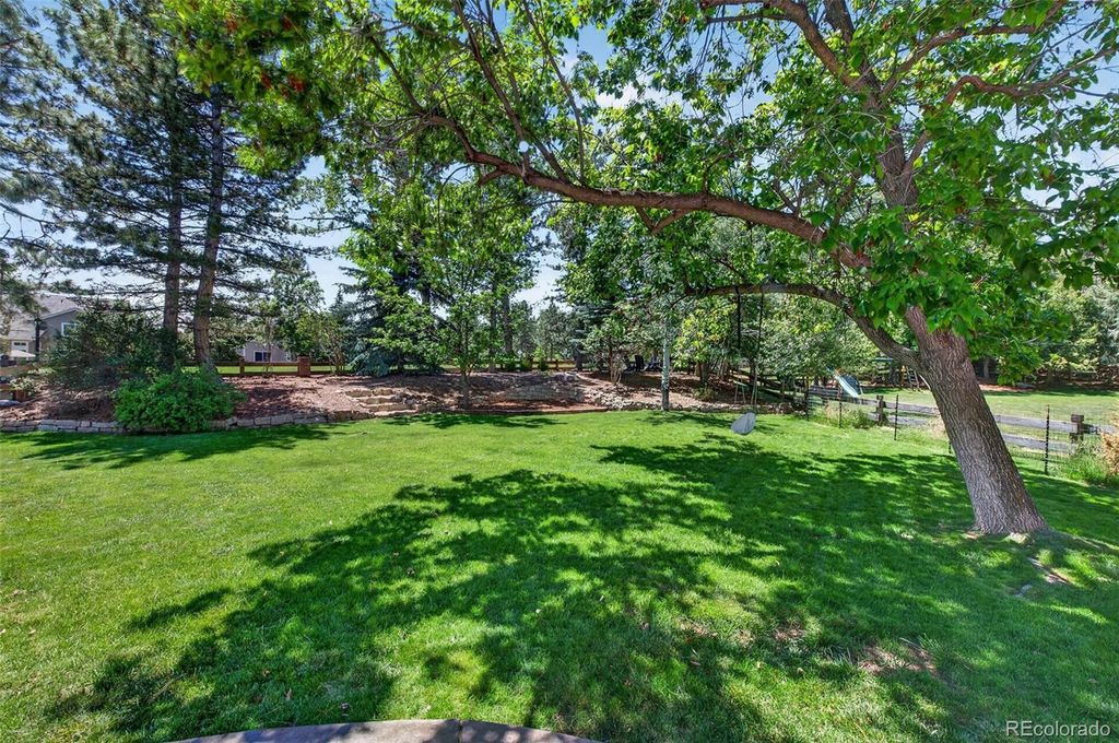 Image 39 of property listing at 2 Holly Oak, Littleton, CO 80127