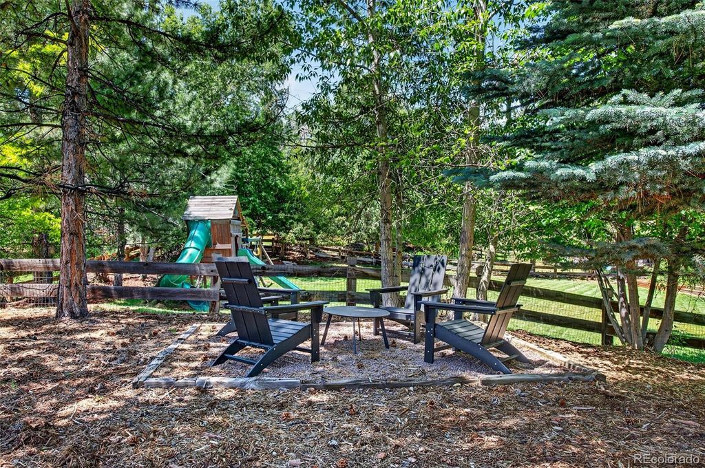 Image 40 of property listing at 2 Holly Oak, Littleton, CO 80127