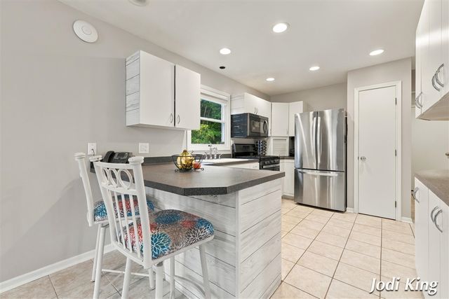 5491 Pleasant Valley Court, Wyoming, MI 49418