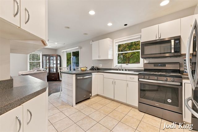 5491 Pleasant Valley Court, Wyoming, MI 49418