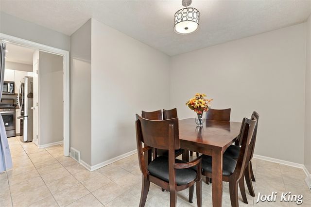 5491 Pleasant Valley Court, Wyoming, MI 49418