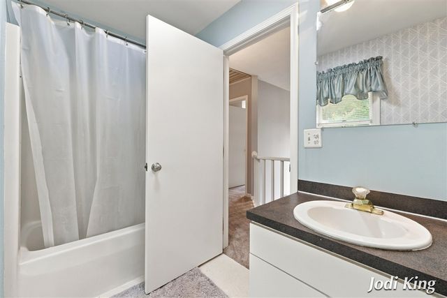 5491 Pleasant Valley Court, Wyoming, MI 49418