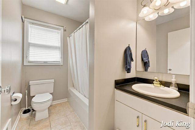 5491 Pleasant Valley Court, Wyoming, MI 49418