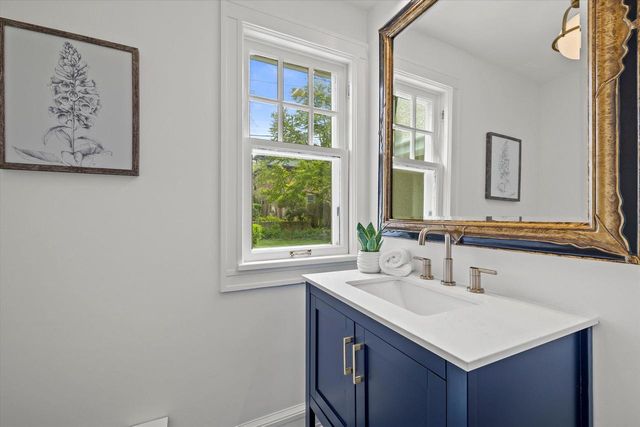 3468 N Summit AVENUE, Milwaukee, WI 53211