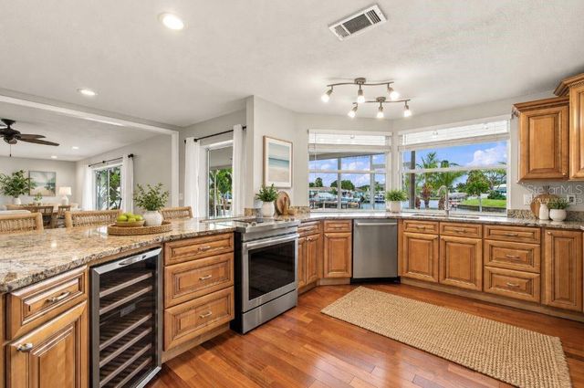 128 98TH AVENUE N, St Petersburg, FL 33702