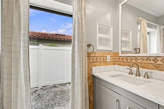 128 98TH AVENUE N, St Petersburg, FL 33702