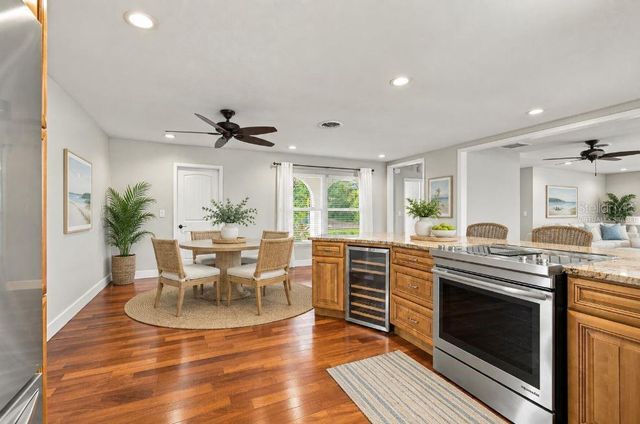 128 98TH AVENUE N, St Petersburg, FL 33702