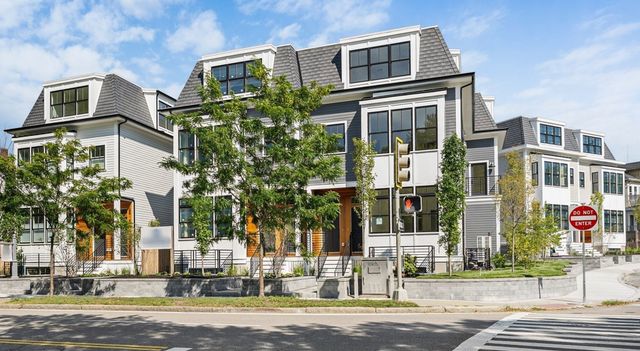 327 Alewife Brook Pkwy B, Somerville, MA 02144