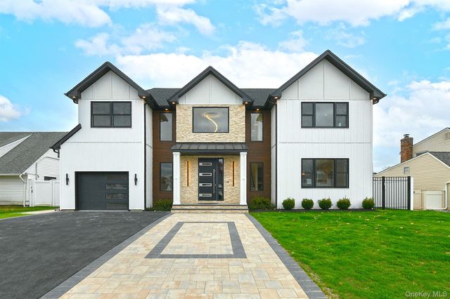 39 Forest Lane, Westbury, NY 11590