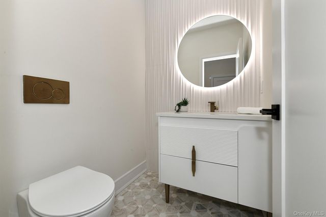 39 Forest Lane, Westbury, NY 11590