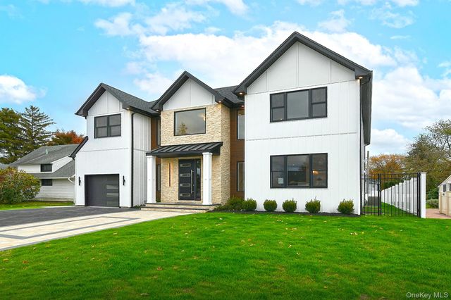 39 Forest Lane, Westbury, NY 11590