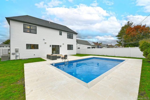 39 Forest Lane, Westbury, NY 11590