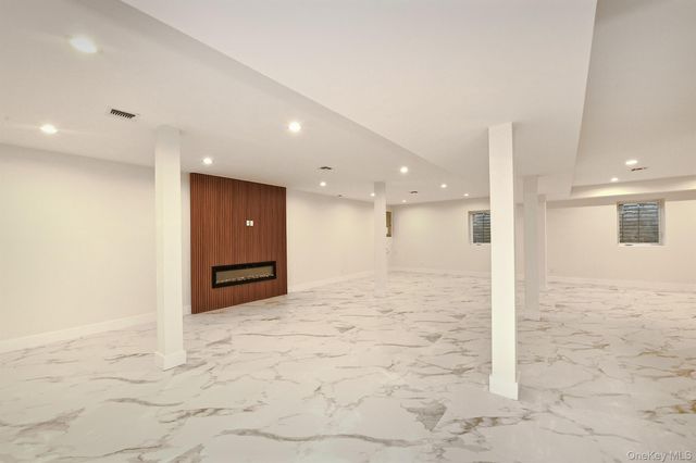 39 Forest Lane, Westbury, NY 11590