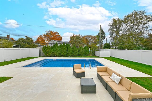 39 Forest Lane, Westbury, NY 11590