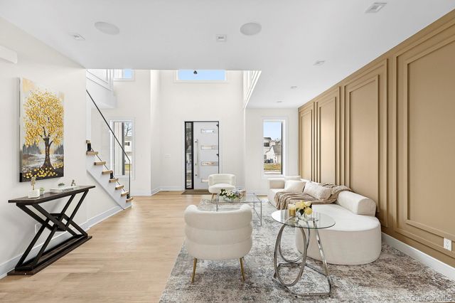 39 Forest Lane, Westbury, NY 11590