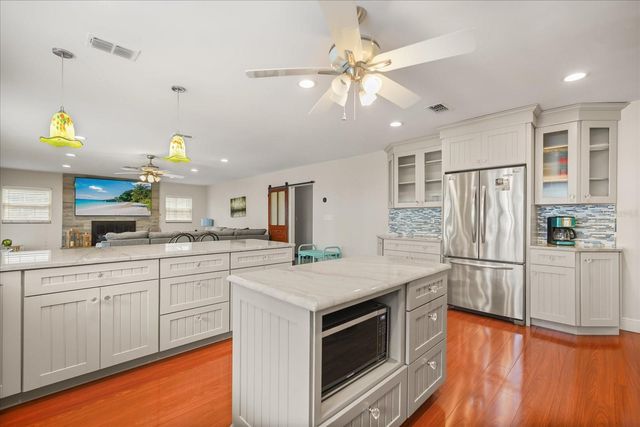 9118 EDGEWATER DRIVE, Clermont, FL 34711