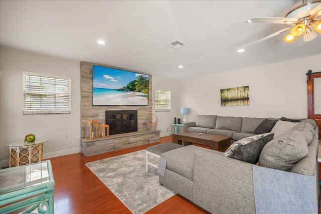 9118 EDGEWATER DRIVE, Clermont, FL 34711