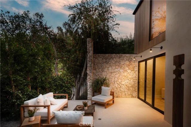 3977 Oeste Avenue, Studio City, CA 91604