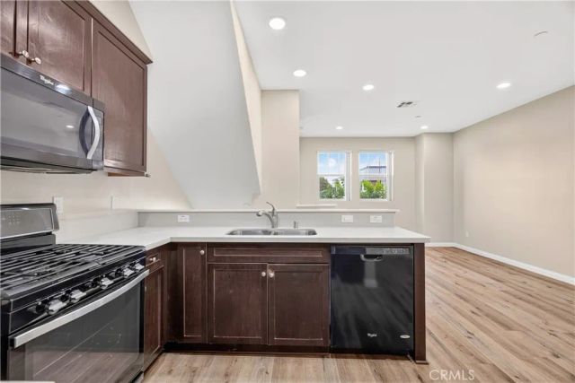 14118 W Pine, Van Nuys, CA 91405