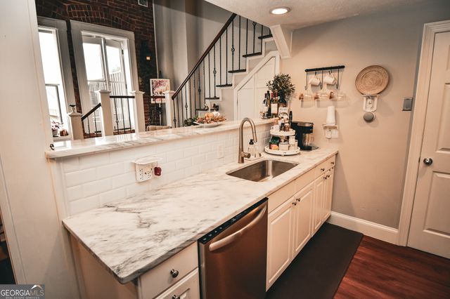 102 N Hill Street 303, Griffin, GA 30223