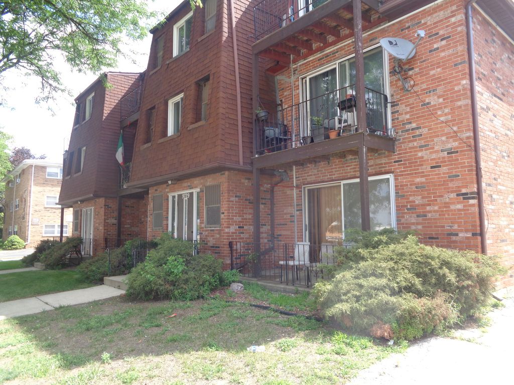 9729 S Ridgeland Avenue 302, Oak Lawn, IL 60453