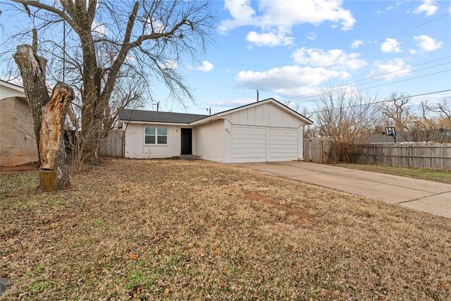 312 E Greenwood Lane, Mustang, OK 73064