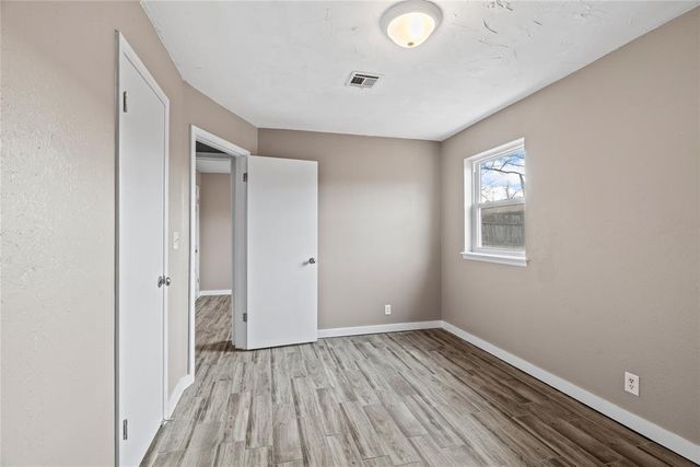 312 E Greenwood Lane, Mustang, OK 73064