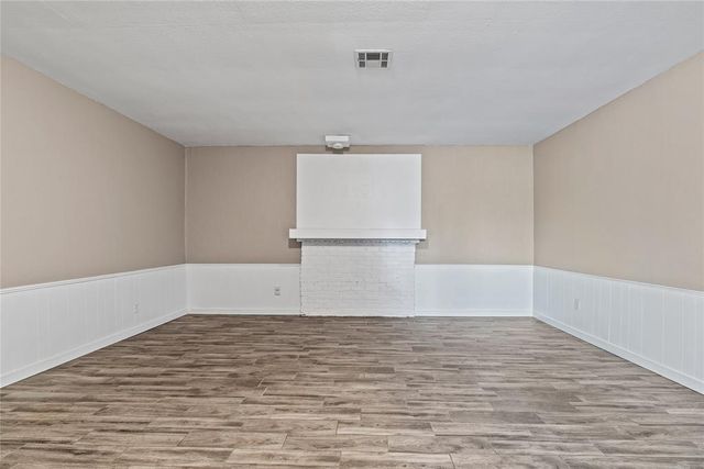 312 E Greenwood Lane, Mustang, OK 73064