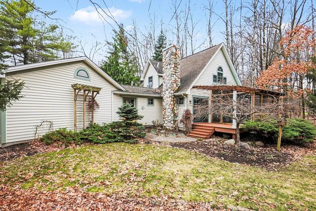 9362 Clubhouse Drive, Canadian Lakes, MI 49346