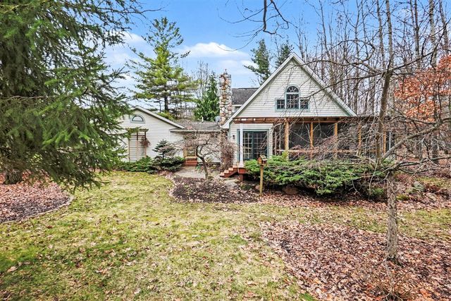 9362 Clubhouse Drive, Canadian Lakes, MI 49346