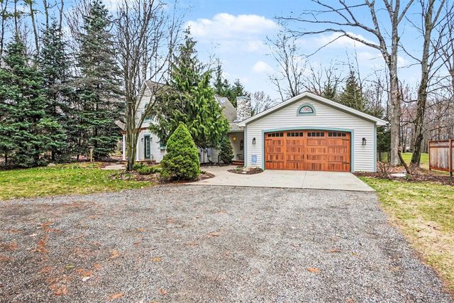 9362 Clubhouse Drive, Canadian Lakes, MI 49346