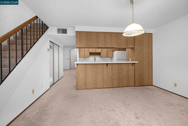 1960 Pomar Way, Walnut Creek, CA 94598