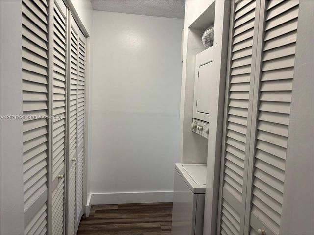 5033 NW 7th Street 101, Miami, FL 33126