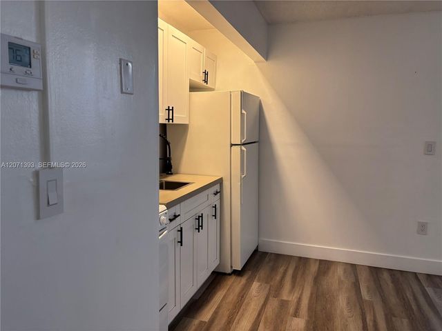 5033 NW 7th Street 101, Miami, FL 33126