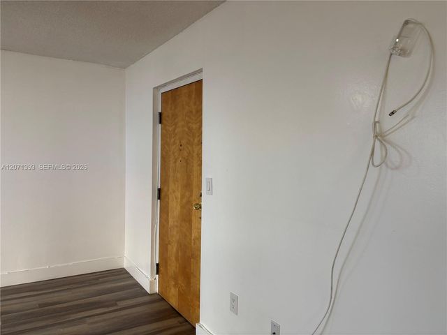 5033 NW 7th Street 101, Miami, FL 33126