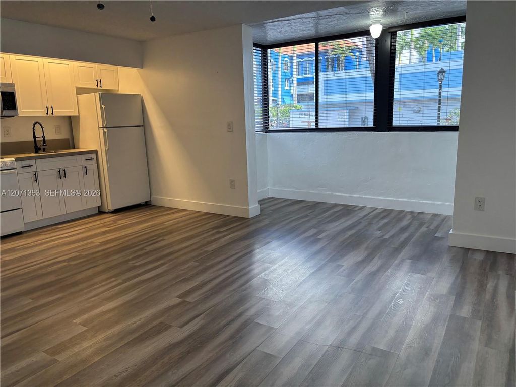 5033 NW 7th Street 101, Miami, FL 33126