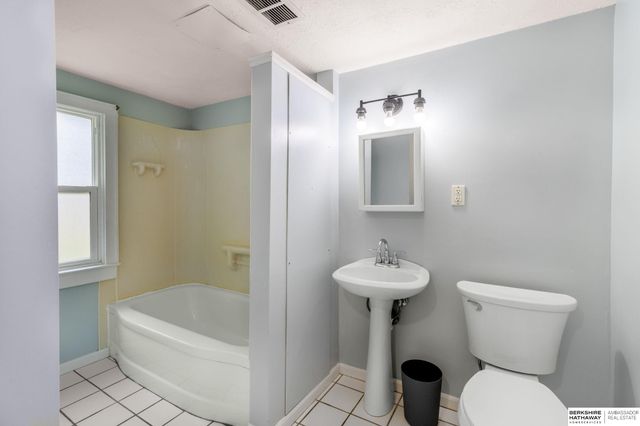 5608 Cedar Street, Omaha, NE 68106