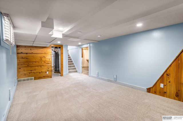 5608 Cedar Street, Omaha, NE 68106