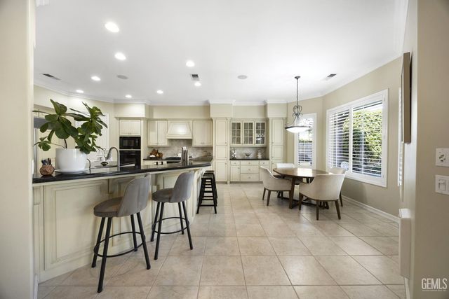 11210 Draper Court, Bakersfield, CA 93311