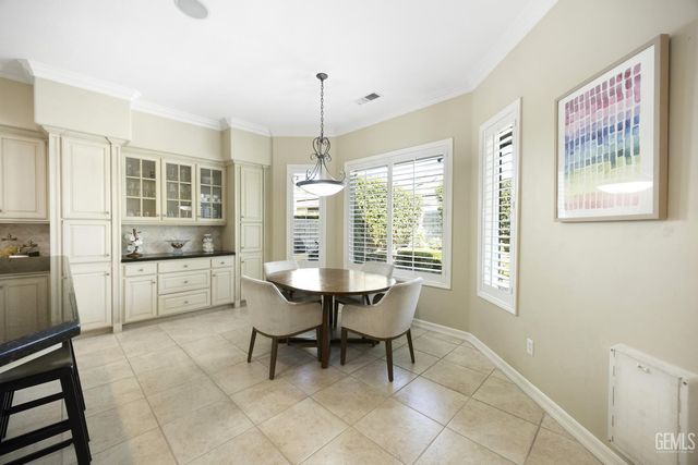 11210 Draper Court, Bakersfield, CA 93311