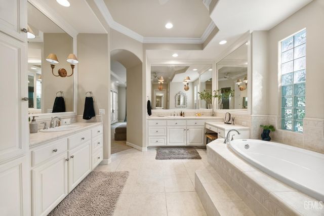 11210 Draper Court, Bakersfield, CA 93311