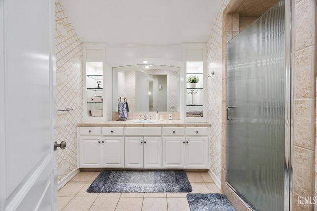 11210 Draper Court, Bakersfield, CA 93311