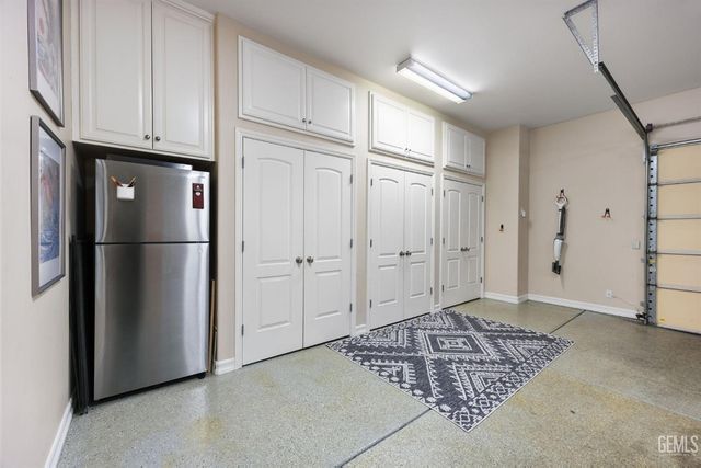 11210 Draper Court, Bakersfield, CA 93311