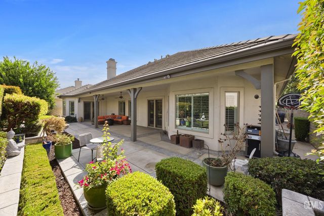 11210 Draper Court, Bakersfield, CA 93311