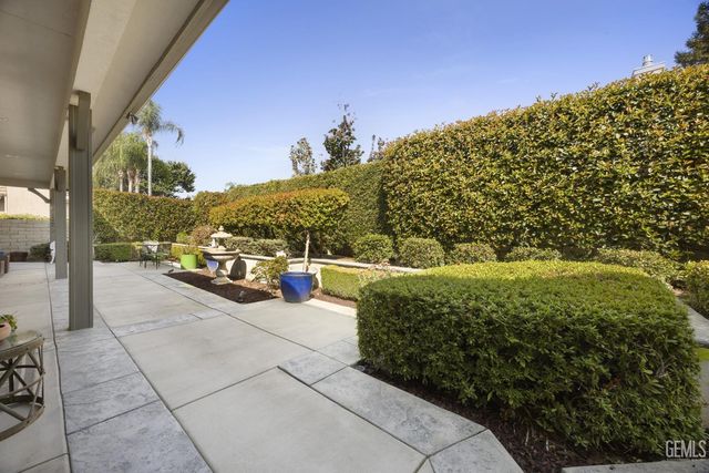 11210 Draper Court, Bakersfield, CA 93311