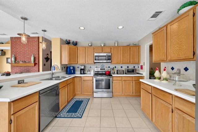 1926 Oak Bend Lane, Garland, TX 75040