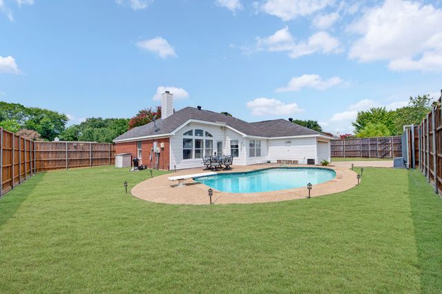 1926 Oak Bend Lane, Garland, TX 75040